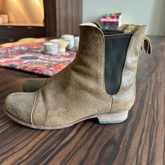 Poppy Barley Chelsea Boot- Distressed Khaki - Picture 2 of 6